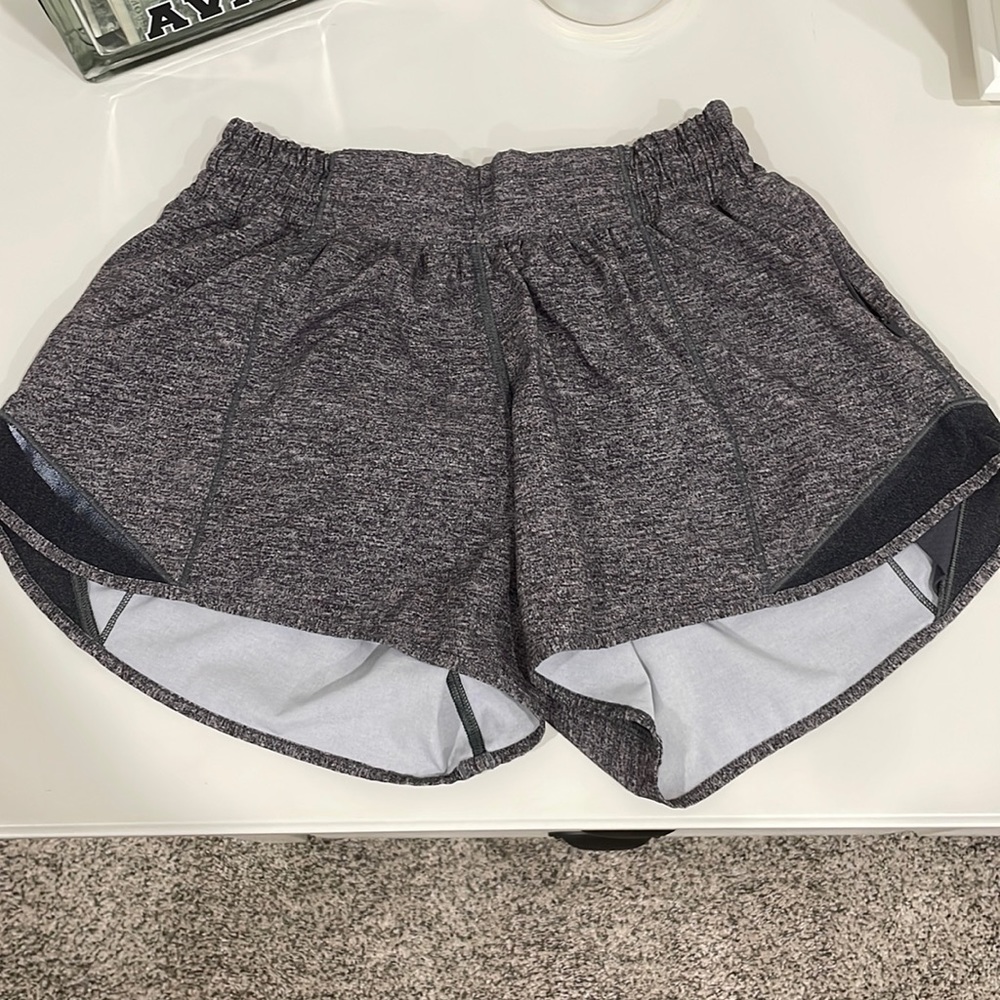 Lululemon Hotty Hot Shorts size 4, 4”